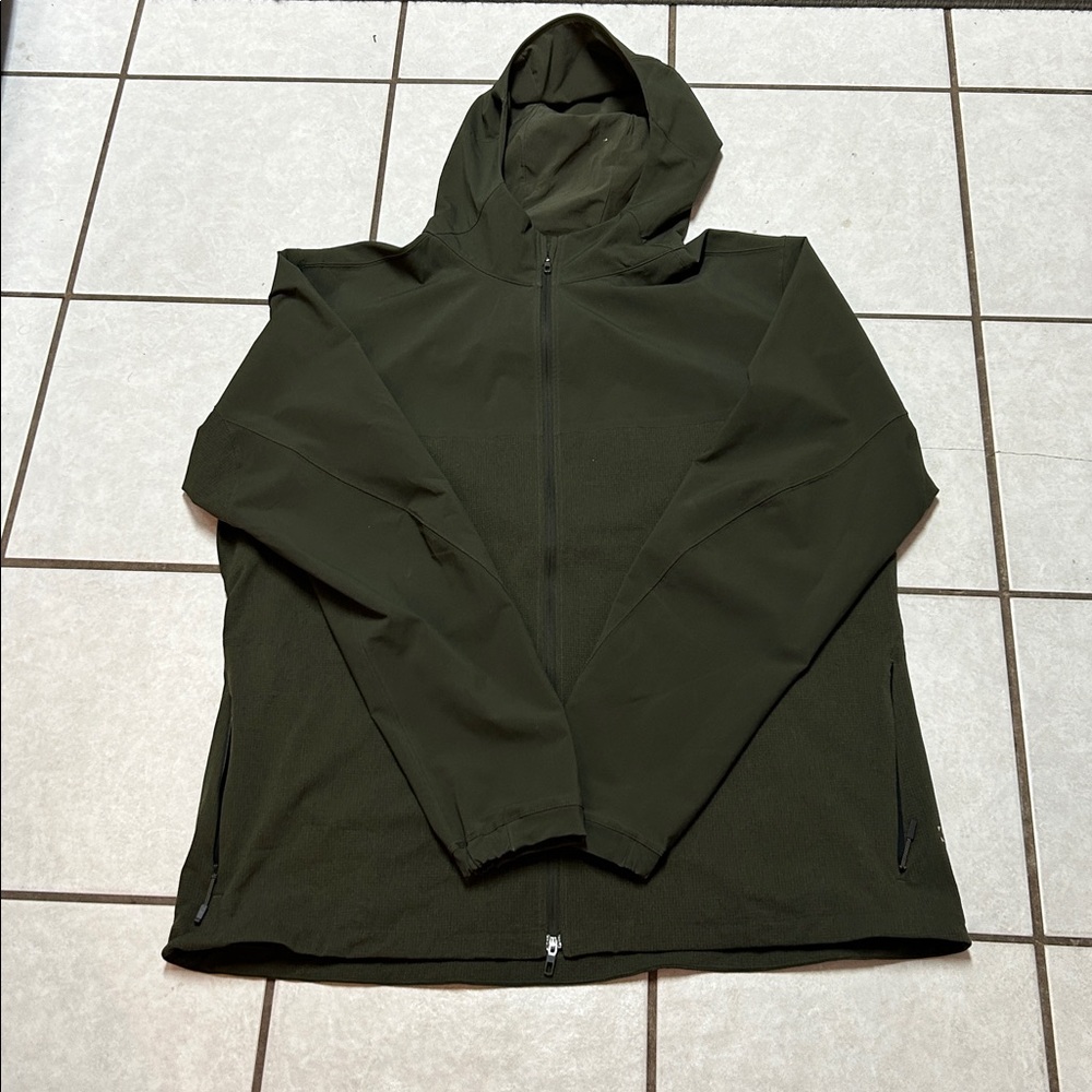 Lululemon  Windbreaker EUC